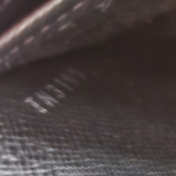 LOUIS VUITTON Epi Twist Wallet - Picture 3 of 11